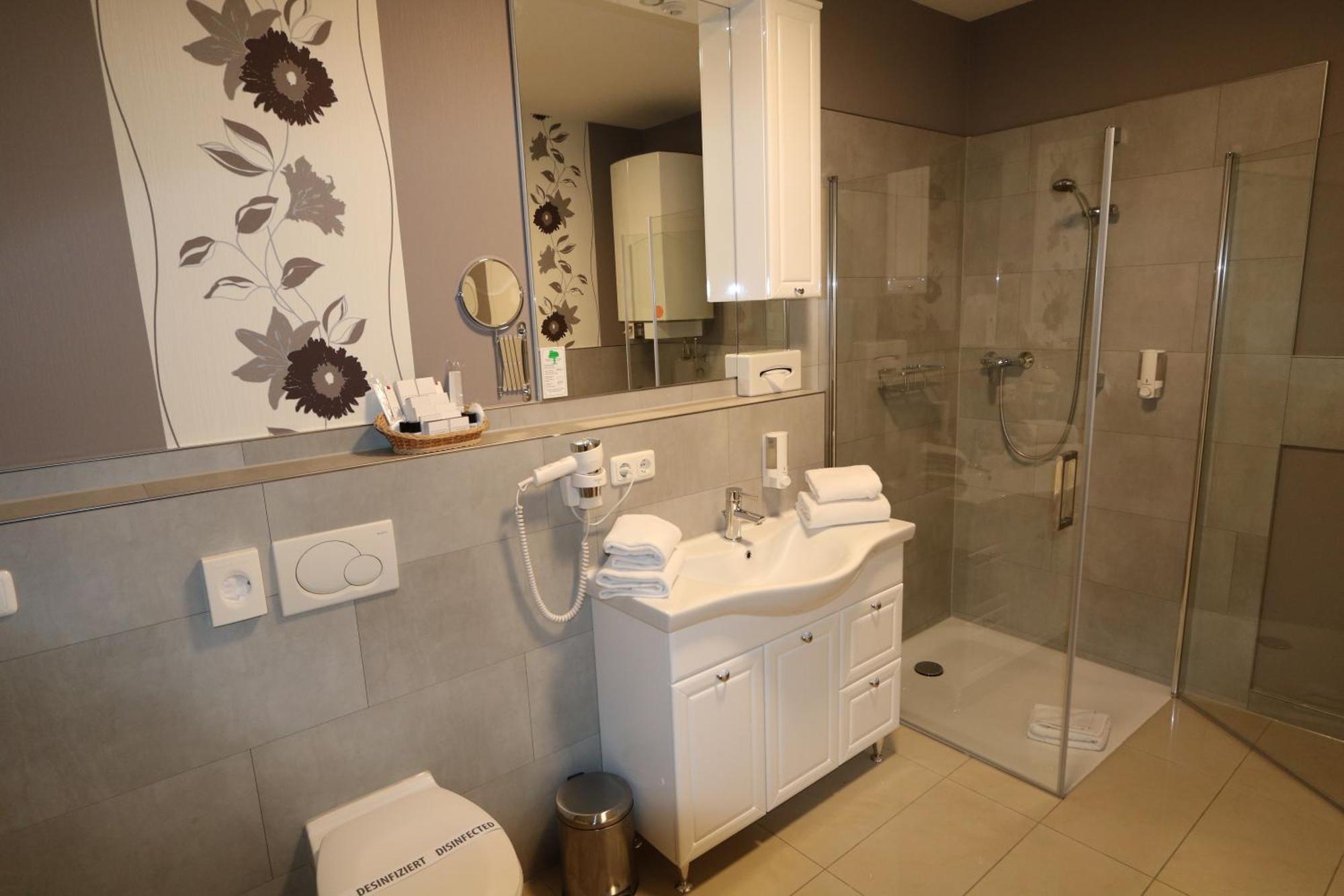 Hotel Deutscher Hof Babenhausen  Ngoại thất bức ảnh